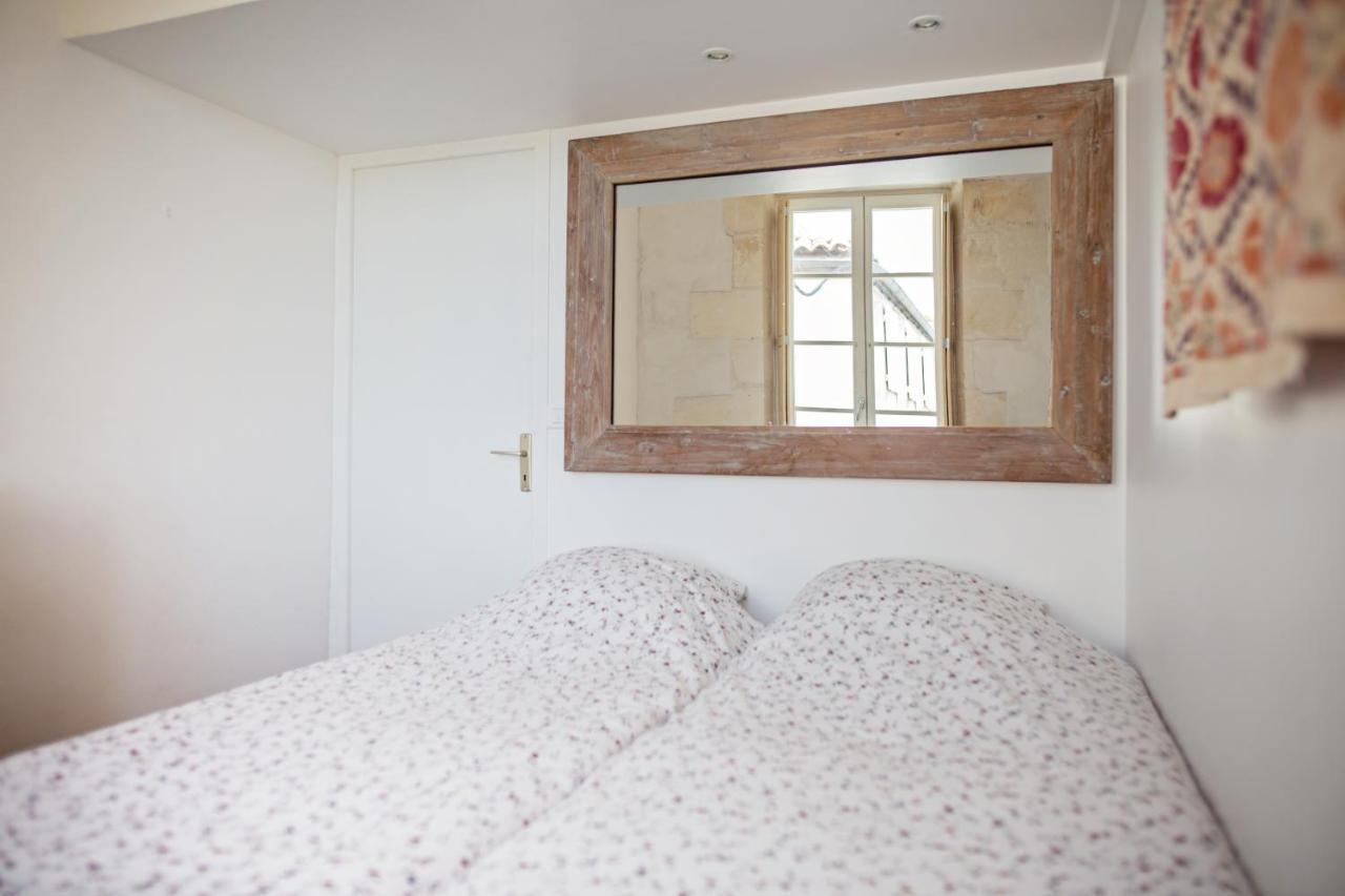 XVIII Century Gem With Magnificent Views Of The Harbour With A Private Garage Lägenhet Saint-Martin-de-Ré Exteriör bild
